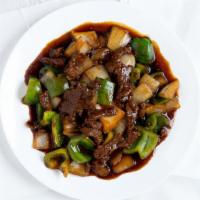Pepper Steak With Onion / 青椒牛 · Served with rice.