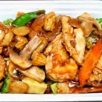 Triple Crown · Chicken, beef and shrimp with mixed vegetable in brown sauce.