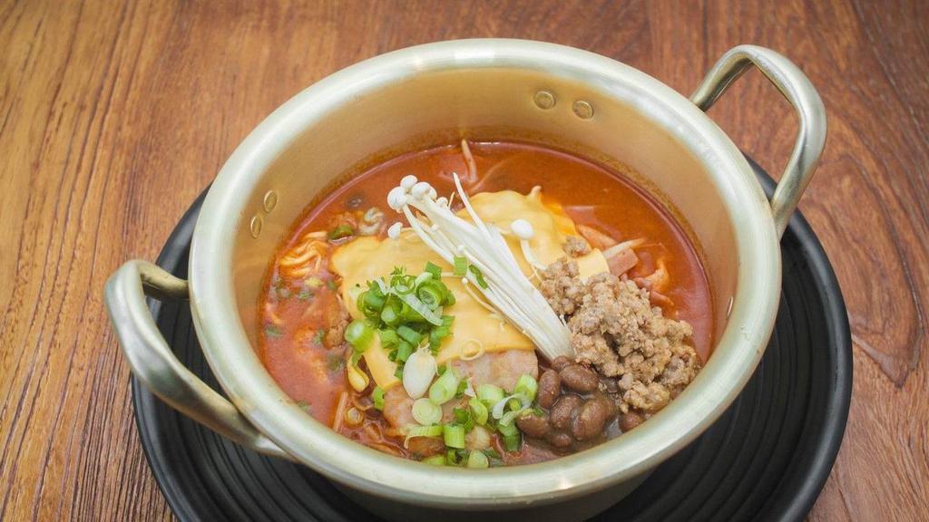 Budae Jjigae / 부 대찌게 · Army stew. Hot pot dish loaded with kimchi, spam, sausages, ramen noodles.
