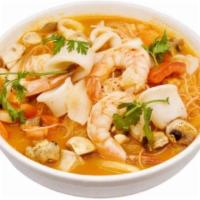 Seafood Tom Yum Noodle Soup 海鲜东洋米粉汤 · Spicy. Famous tom yum seafood broth, mushroom and carrot with rice vermicelli.