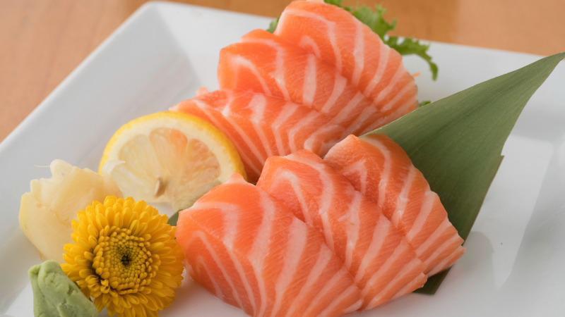 Salmon Sashimi Appetizer · 6 pcs salmon sashimi.