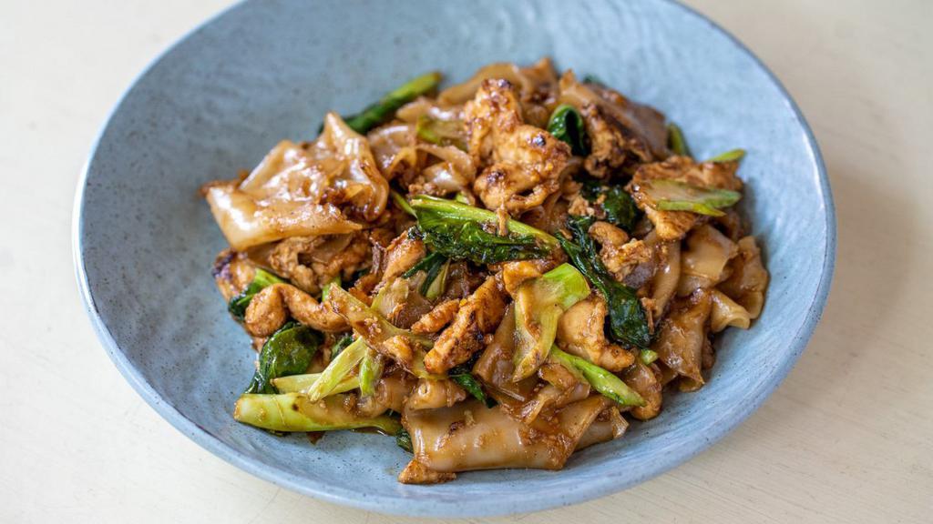 Pad Cew Noodle · Flat rice noodle, garlic, egg, chinese broccoli and sweet soy sauce.
