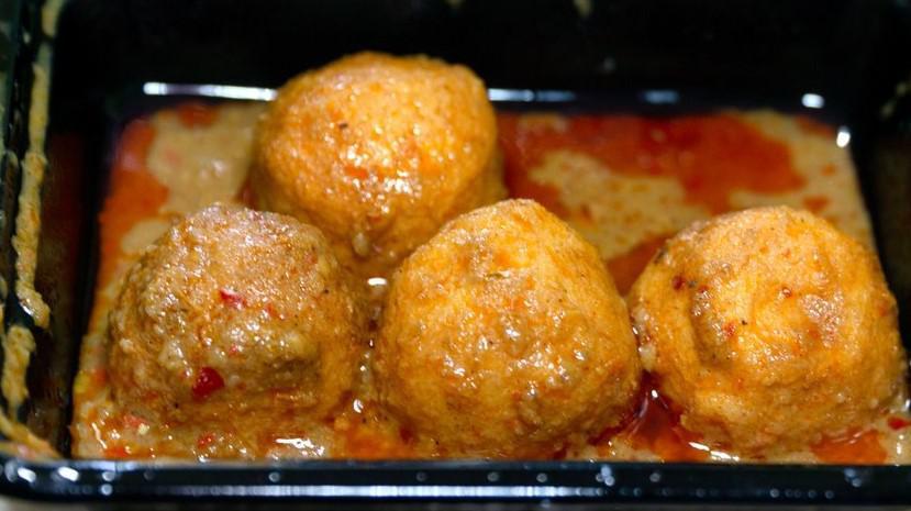 Curry Fishballs / 咖喱魚丸 · Hot & spicy.