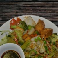 Bun Chay · Vermicelli with fried tofu, broccoli, cabbage and carrots stir fried in lemongrass sauce.