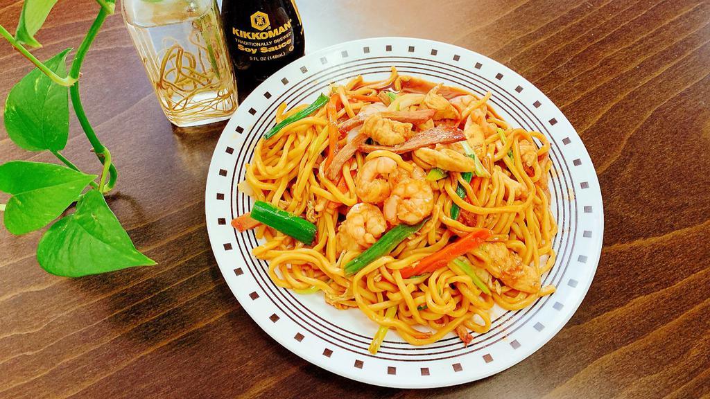 House Special Lo Mein · Chicken, pork, shrimp with stir fried egg noodles with vegetables.
