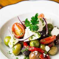 Feta, Olives And Peppers Salad	 · FETA e PEPERONI	
Feta, Olives, Peppers, Cucumber, Tomatoes,Arugula
