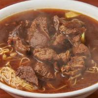 Quart Of Beef Stew With Noodle Soup · 牛腩汤面.