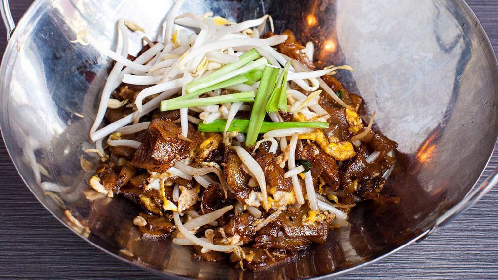 Char Kway Teow · Penang’s Official late night craving. Contain:
eggs, chive, soy sauce blend, chili paste, and
bean sprout in flat broad noodle