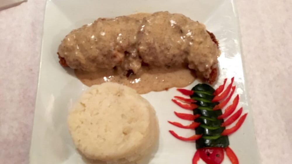 Pechuga Rellena Con Jamon Y Queso · Chicken breast stuffed with ham and cheese.