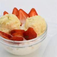 Double Durian Snow White / 至尊榴莲 · Double King fruit Durian,
fresh strawberry on the side, vanilla flavor snow white iced.