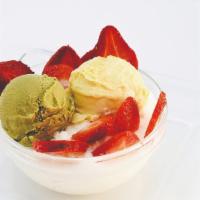 Durian With Ice Cream Snow White / 榴莲雪山 · Durian fruit, ice cream, strawberry on the side, vanilla flavor snow white.