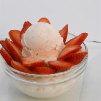 Strawberry Snowy / 草莓雪山 · Fresh strawberries, ice cream, vanilla flavor milk iced. / 新鲜草莓，雪糕，香草白雪冰底。.