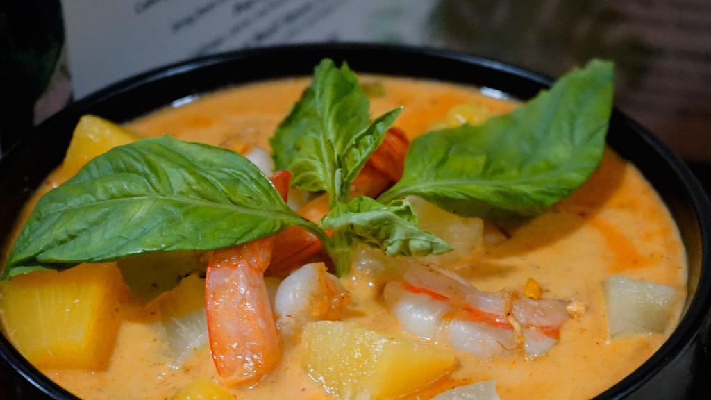 Pineapple Curry · Choice of Protein: Veggies, Tofu, Chicken, Pork for an extra additional charge.