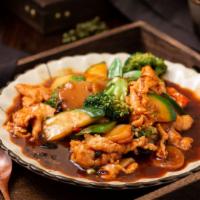 Chicken Hunan Style · sauteed sliced white meat w. broccoli, snow peas, green pepper, luffa, water chestnut w. spi...
