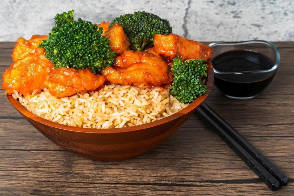General Tso'S Beef Or Chicken · Crispy battered fried beef or chicken with steamed broccoli tossed in our rich and savory brown sauce. . With your choice of fried or steamed rice.