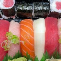 Sushi Deluxe · 8 pcs sushi and tuna roll