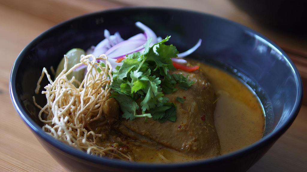 Khao Soy Noodle · Egg noodle, grilled chicken thigh, coconut milk, turmeric, bean sprout, 
red onion, cilantro, topped with crispy noodle.