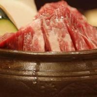 Hang-Ali Yangnyeom-Sogalbi 항아리 소갈비 · Claypot marinated beef short rib.