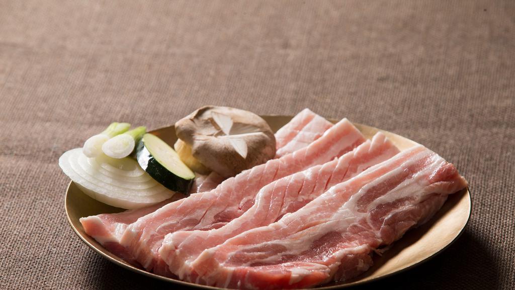 Seng-Samgyeopsal 생삽겹살 · Thick sliced pork belly.