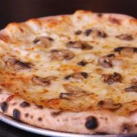 The White Out · 880-1910 cal. Olive oil, shredded mozzarella, parmesan, fresh mushrooms, and garlic.