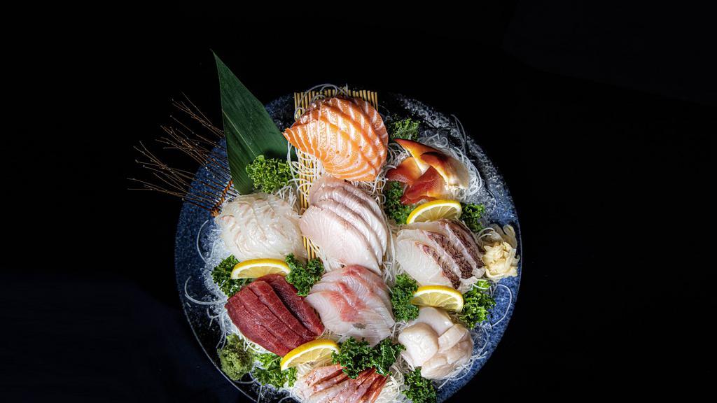  Assorted Sashimi Set(Otoro Included) 모듬 사시미 세트 ( 대뱃살 포함 ) · 