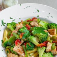 Fiorite · Mixed peppers, grilled chicken, broccoli and sundried tomato in a garlic white wine sauce