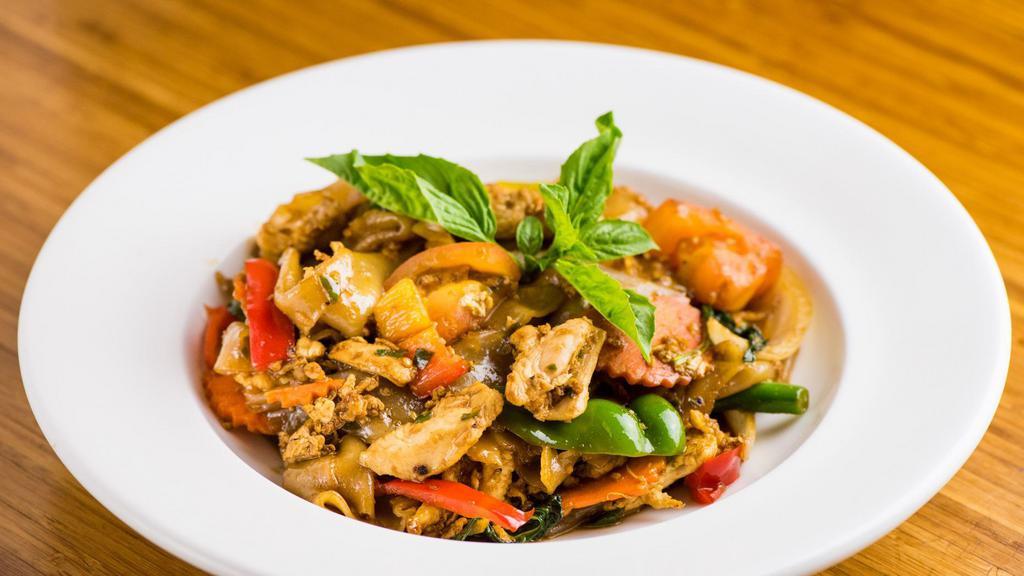 Pad Kee Mow · Sauteed rice noodles w/ egg, onion, tomatoes, hot pepper, basil leaves in chilly basil sauce.