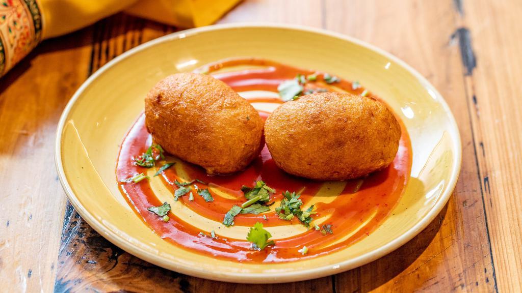 Bread Roll Plate · Vegetarian. Mild (little heat). Delhi fried rolls stuffed with paneer, green chilies, onions, cilantro, and tomato chili sauce.