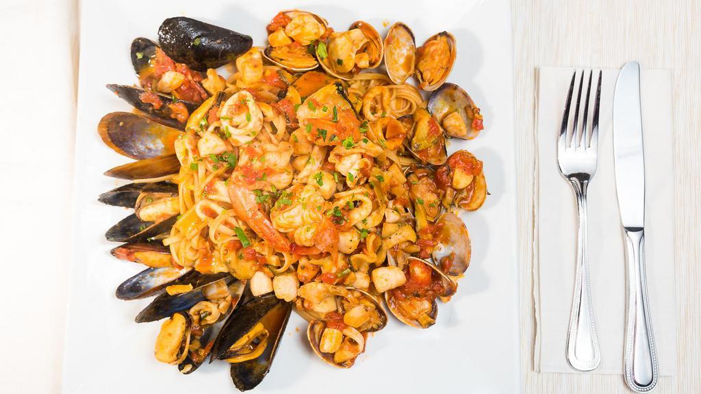 Frutti Di Mare · Mussels, baby clams, calamari, scungilli, shrimp, plum tomato marinara sauce, over linguine.