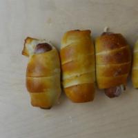 Small (All Mini Dogs) · Serves 20 to 25 people. Includes 2 dips.