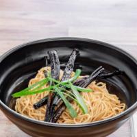 D-3 Scallion Oil Noodles (蔥油拌面) · 