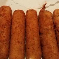 Mozzarella Sticks With Marinara Sauce · 