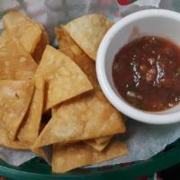 Totopos Y Salsa / Chips & Sauce · 