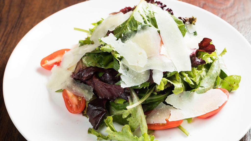 Leslie'S Salad · Baby greens, Jalapano vinegar, grape tomatoes, shave Chesse.
