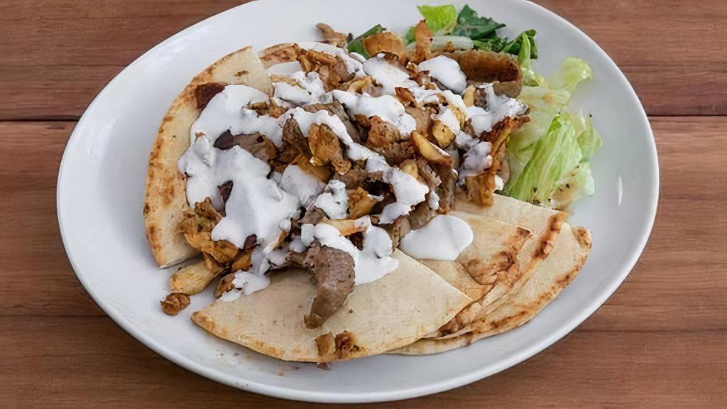 Döner Pita Plate · Choice of meat, side salad, two pita, garlic yogurt sauce & salad dressing