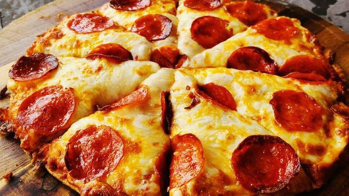 Pepperoni & Cheese Pizza · Pepperoni, mozzarella.