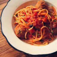Spaghetti E Polpette  · Spaghetti & Meatballs