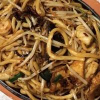 Stir-Fried Seafood And Udon With Xo Sauce Xo/ 海鮮炒烏冬 · Spicy.
