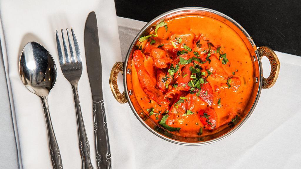 Chicken Makhni · Tandoori grilled chicken cooked with chopped tomatoes in a creamy butter sauce.