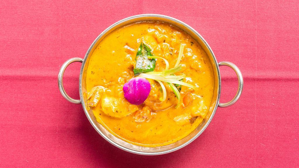 Goa Shrimp Curry · Shrimps cooked in a Goan style with coconut milk and curry leaves.