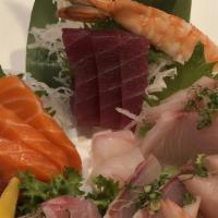 Chirashi · Served with eighteen pieces of sashimi and sushi rice.