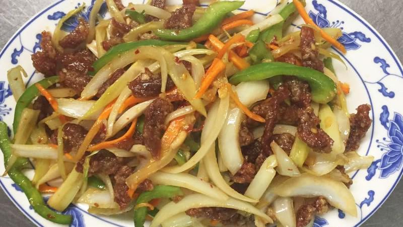Crispy Beef Szechuan Style · Spicy. Crispy shredded beef, sauteed with celery, sweet pepper in spicy garlic sauce. Hot and spicy.