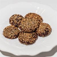 Sweet Purple Yam Rice Cake Coated With Sesame (6 Pieces) / 紫薯饼 · 