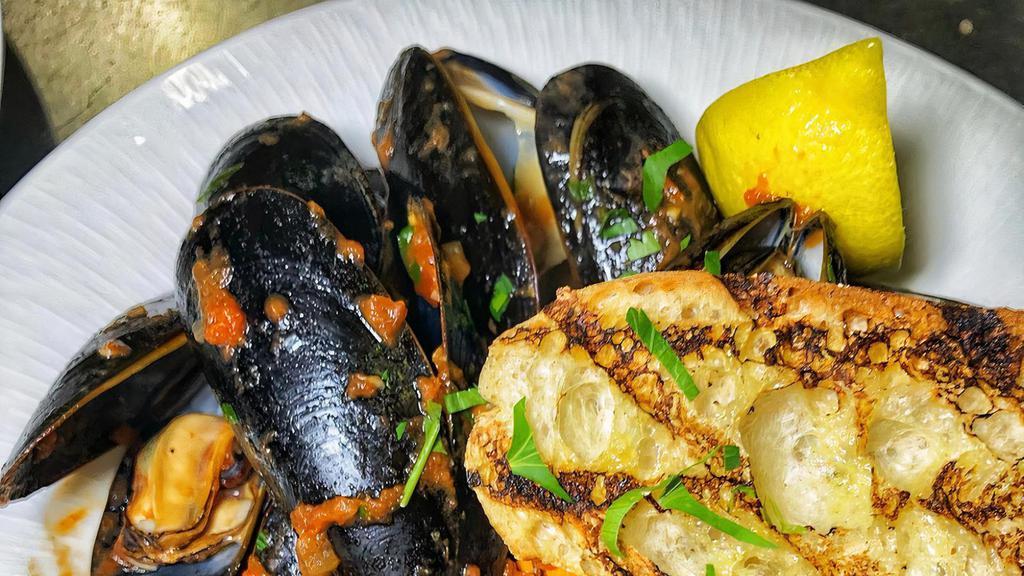 Mussels · Red or white sauce.