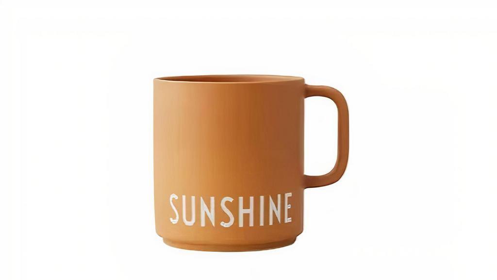 Favorite Cup With Handle - Sunshine · The popular favorite cup with handle. The handle is not just stylish it is also comfortable to hold. The cup is designed in the finest ultra-matt glazed porcelain with laser engraved letters. A safe gift hit for birthdays, Christmas, graduation, weddings, the grandparents-to-be, and housewarming. Personal porcelain cup in fine bone china. Use it for warm or cold drinks, pencils, flowers, your toothbrush, and many other things.