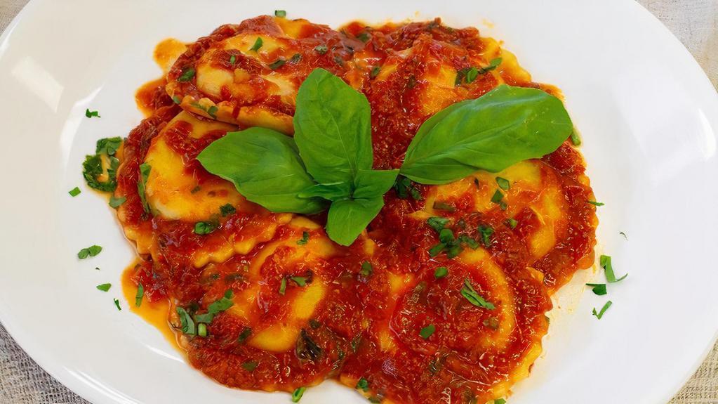 Ravioli Marinara · Fresh tomato sauteed w/ garlic, oil & oregano.