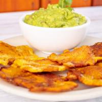 Tostones O Chips Con Guacamole. · Chips or green plantain with guacamole.