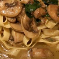 Mushrooms Fettuccine · Mushrooms, Spinach, Fresh Herbs, Garlic, Olive Oil