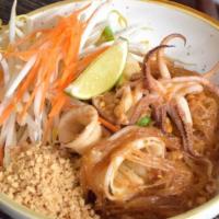 Woon Sen Pad Thai · Stir fried jelly noodle, egg, bean sprout, scallion, peanut