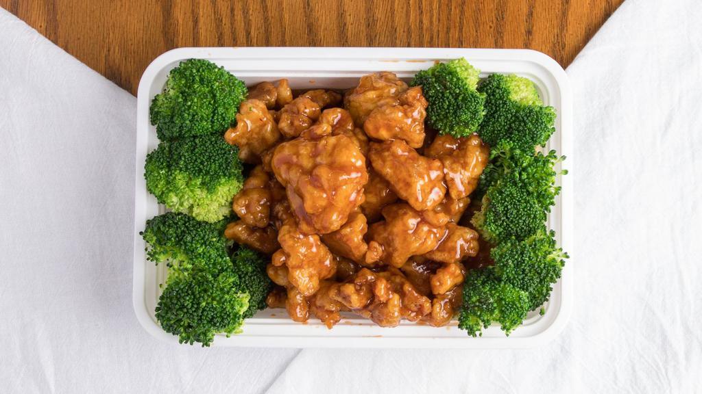 General Tso'S Chicken   左宗雞 · Hot and spicy. Chunks of boneless chicken, lightly breaded, deep-fried, sautéed with dried red pepper, broccoli in General Tso's sauce.